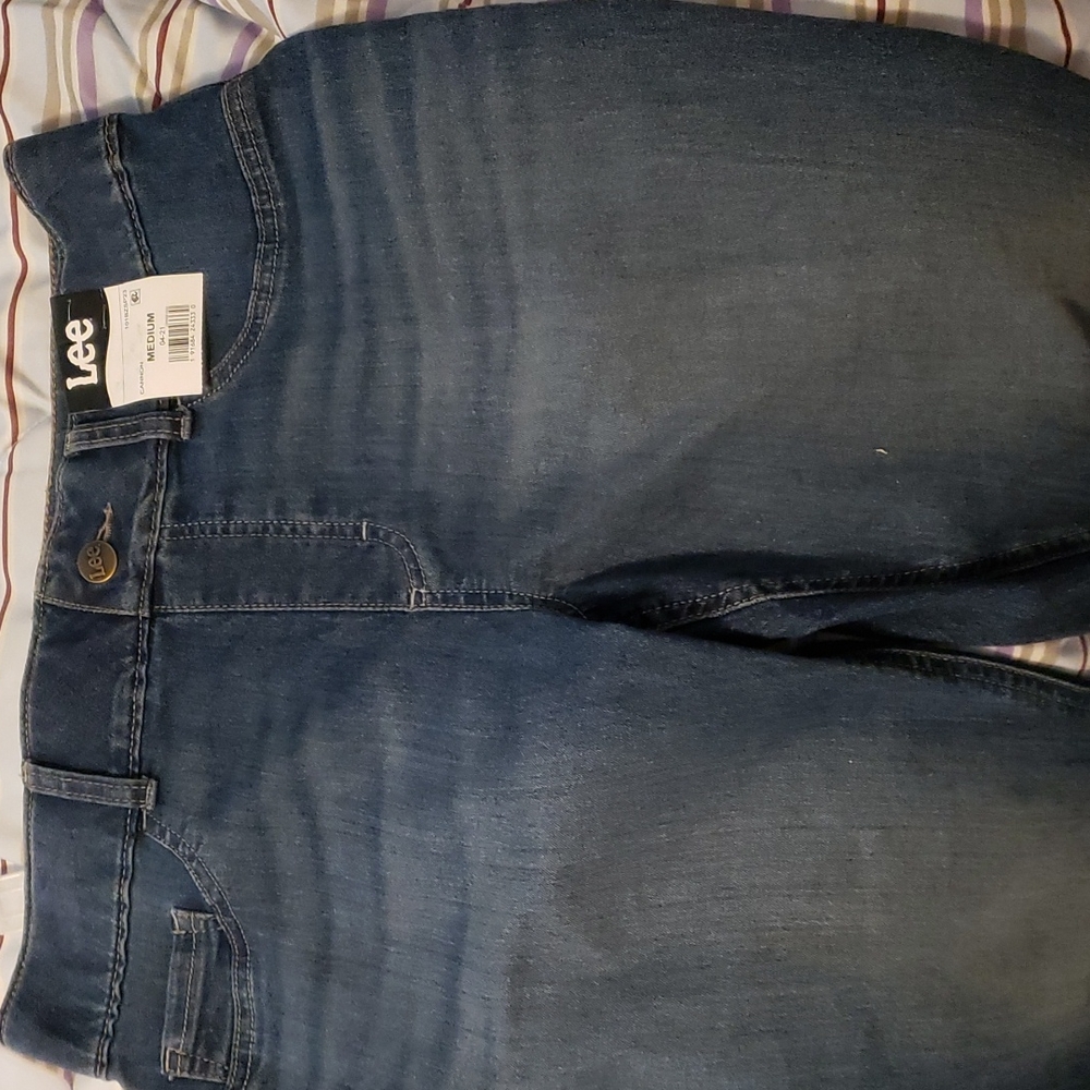 $15 or 2/$20! 🆕️Lee Stretch Denim Jegging Slim Fit Medium, Size 8-10